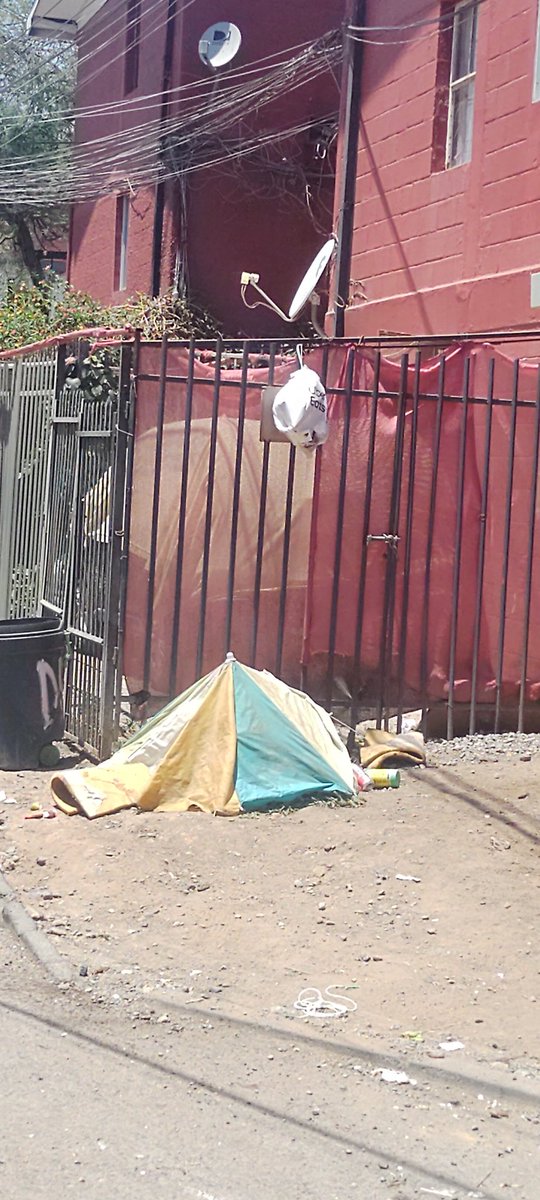 RSponja's tweet photo. @penalolen La segregación y falta de fiscalización también, esto es Huancayo el día martes se pidió fiscalizar ruta de camión recolector de basura ya que no realizan bien el trabajo y bueno ya es jueves https://t.co/vDNYaATzS6