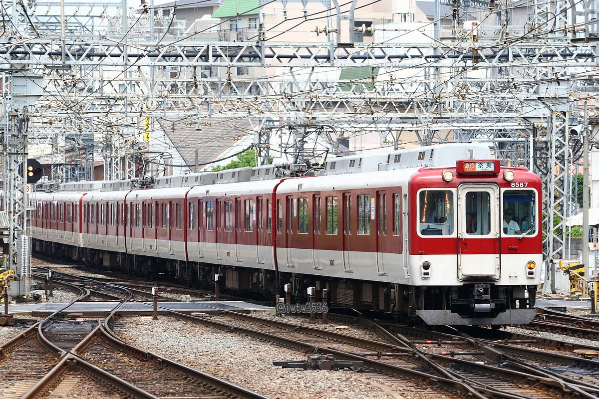 iwtw_3536's tweet photo. ２連・３連・４連、果てはアルミ試作車…。
４連でもＭ車の位置が違っていたり、３連は8800系に準じた新造中間車を組み込んでいたりと、とにかくバリエーションが豊富な形式でしたね。
調べれば調べるほど深みにはまるタイプ…。
#ありがとう近鉄8000系 https://t.co/tnlhcnmPHB
