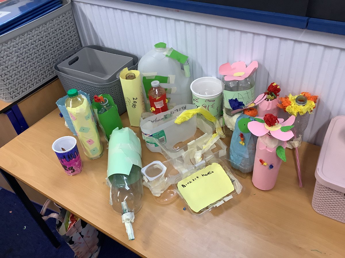 MonaAbd39195307's tweet photo. In science, Year 4 have shown great determination and fantastic team work in creating their Plastic Challenge. They’ve used plastic materials and designed purposeful items, such as plant pot, pencil holders and watering cans ♻️. @HazelSchool https://t.co/9C9FDG8tW8