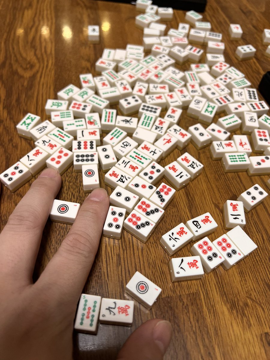 qong2's tweet photo. @yuahentai I never posted… my tiniest Mahjong set I’ve ever used….. https://t.co/lKjqjxsaSu