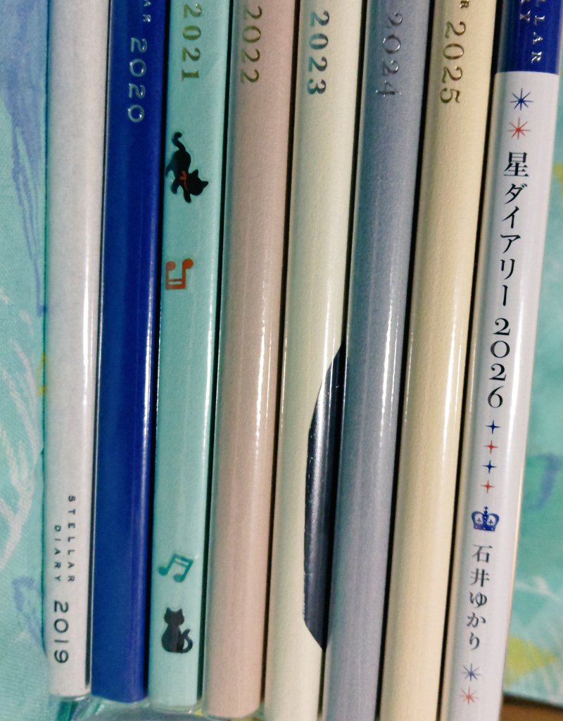 iori1121summer's tweet image. #星ダイアリー2026キャンペーン
もうこんなに長くお世話になってる!　毎年少しずつ、マークの位置も変わってる。描きやすさは毎年抜群。万年筆でも発色は良いし、滲まない🥰