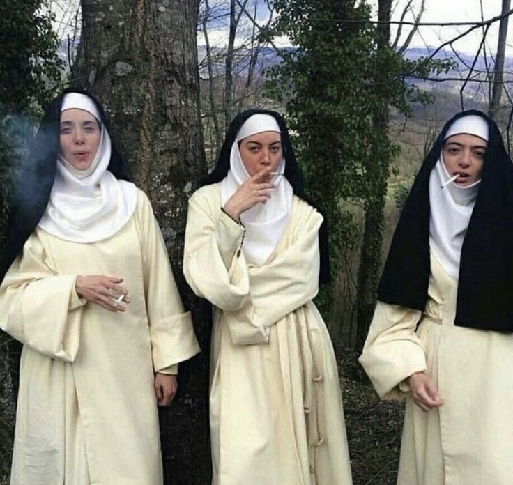 - me das tres entradas? por favor
- sí claro, para que concierto?
- ...