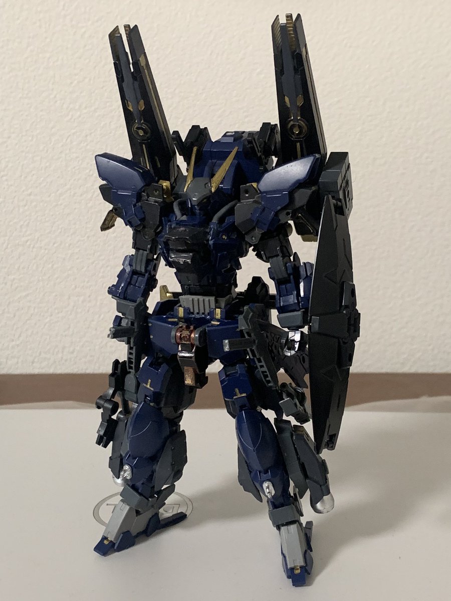 saygoodbye13301's tweet photo. 新型進捗。

ヴェルデ頭を調整し、ツインアイを覗きやすくしてセンサーを2本角に。
バックパックにも大幅変更を加え、無線兵装を大型化し、レヴェニクスの武装も追加したことで重装甲・高機動・高火力をコンセプトとした万能機に。

……その代わりに飛行能力は無くなりました。

@30MM https://t.co/olJkIsYnxp