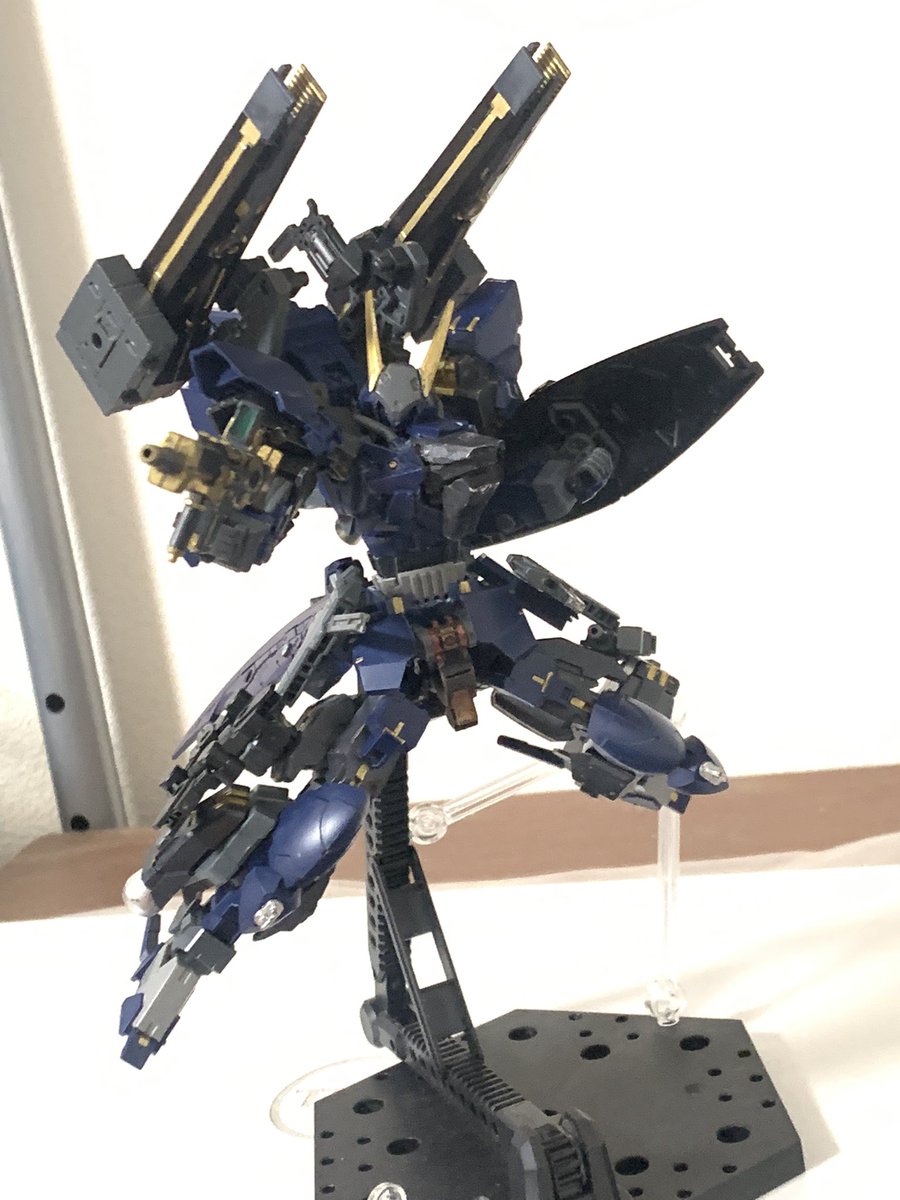 saygoodbye13301's tweet photo. 新型進捗。

ヴェルデ頭を調整し、ツインアイを覗きやすくしてセンサーを2本角に。
バックパックにも大幅変更を加え、無線兵装を大型化し、レヴェニクスの武装も追加したことで重装甲・高機動・高火力をコンセプトとした万能機に。

……その代わりに飛行能力は無くなりました。

@30MM https://t.co/olJkIsYnxp