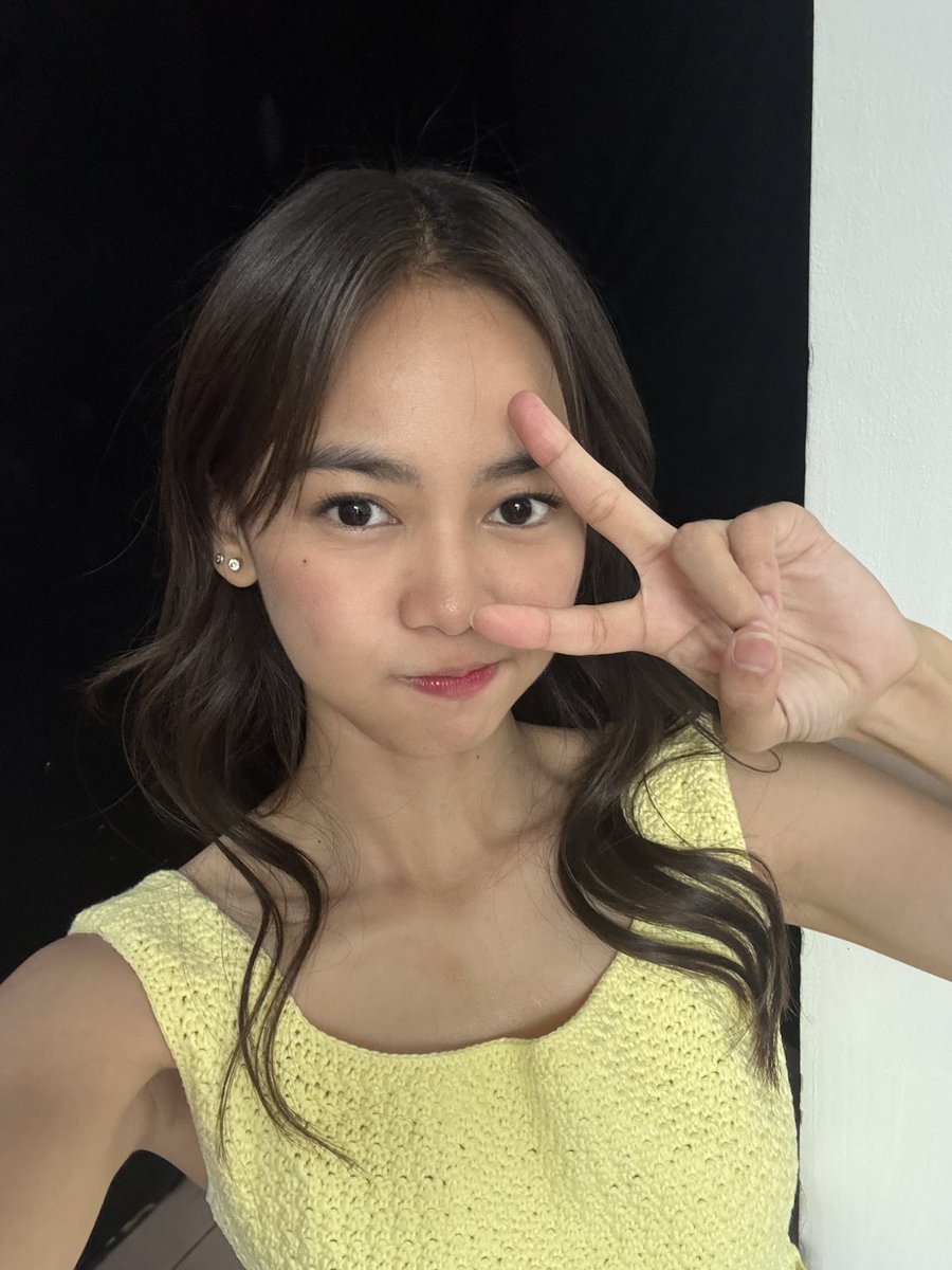 VivaOnePH's tweet photo. Our yellow ˚ʚ♡ɞ˚

eatmore2behappy’s Ang Mutya ng Section E: Book 2 – The Dark Side Pilot Episode, streaming 12MN only on #VivaOne! 

#AMNSEBook2TheDarkSidePilotEpisode #AMNSEWelcomeBackToSectionE #HVISBackToSchool #AMNSEBook2 #AshtineOlviga #BidaKaDito https://t.co/4ehAkW9iBU