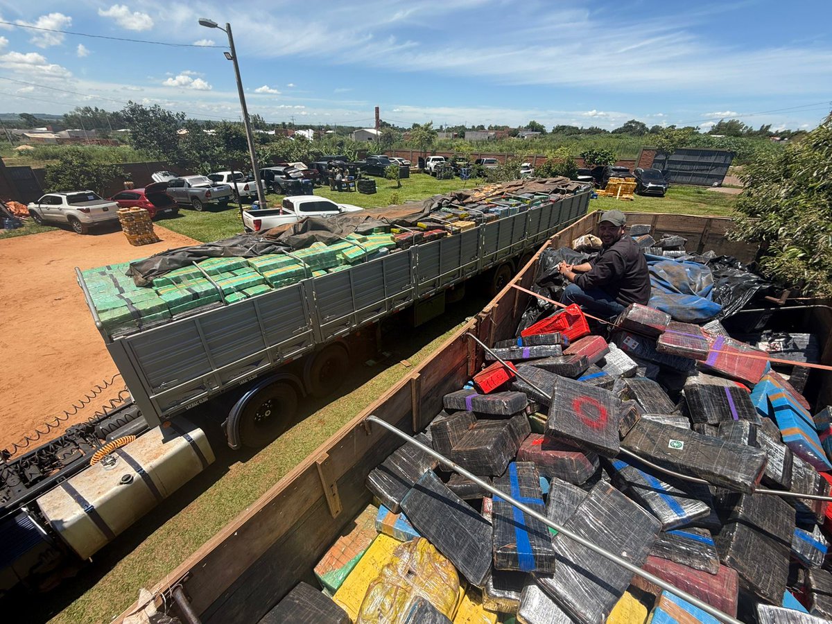 MinPublicoPy's tweet image. Saltos del Guairá: continúa el pesaje de presunta marihuana incautada

ministeriopublico.gov.py/nota/saltos-de…