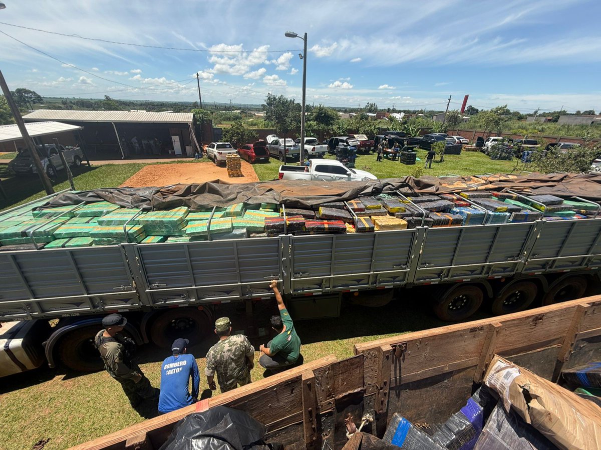 MinPublicoPy's tweet image. Saltos del Guairá: continúa el pesaje de presunta marihuana incautada

ministeriopublico.gov.py/nota/saltos-de…