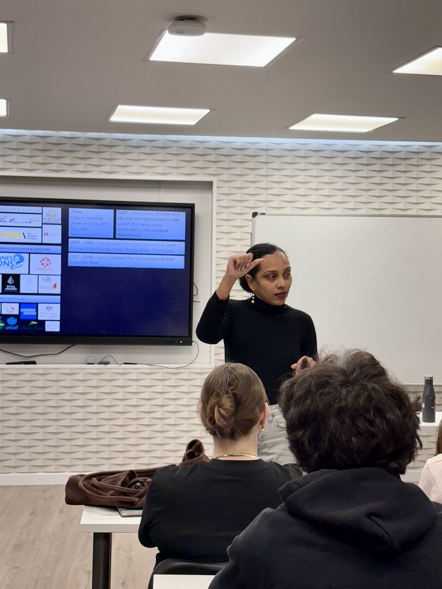 GBSBGlobal's tweet photo. Aysha Musthafa in Barcelona Campus last week :
“What makes technology human” – the psychology behind creativity&amp;innovation in hyper-fast tech times.

Students:
“Super relevant, tons of brainstorming, instantly turned theory into real-life tools.”

Love when it clicks like that🔥 https://t.co/IjJLj1eZqM