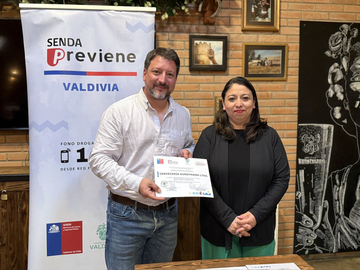 SENDALOSRIOS's tweet image. ¡Cerramos dos años de trabajo con Restaurant Kunstmann Valdivia! 👏
Hoy recibieron su certificación final del programa “Trabajar con Calidad de Vida”.
@PrevieneValdivi ejecutó una política preventiva con capacitaciones y herramientas en parentalidad, bienestar y calidad de vida.