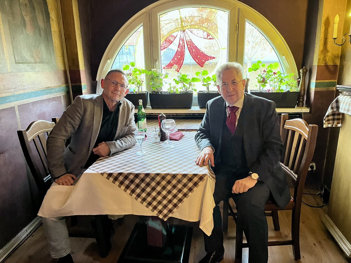 Lunch mit Hans-Georg Maaßen, langjähriger Präsident des Bundesverfassungsschutzes, hoch gebildet und zugleich von einer unglaublichen Hochschätzung für unsere Verfassung, die Demokratie und den Rechtsstaat.
