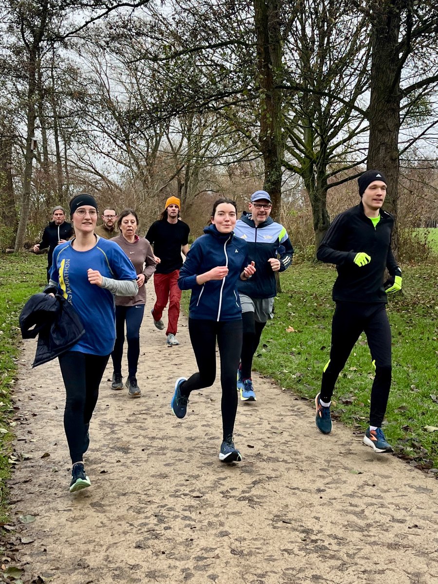 #kiesseeparkrun Ausgabe 277

🗓️ 29.11.2025
🌡️ 5️⃣ Grad Celsius ☁️
🏃‍♀️ 8️⃣4️⃣ Teilnehmende 👏
4️⃣2️⃣0️⃣ km absolviert
🦺 1️⃣2️⃣ Freiwillige 🧡
👋 6️⃣ Erstteilnehmende am Kiessee
⏱️ 8️⃣ neue PBs

📸 photos.app.goo.gl/WCdkWgRxFTxddF…

#liebeparkrun #DFYB #goettingen #loveparkrun #parkwalk