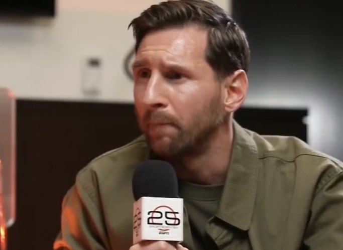 الأسطورة ميسي: 

"لا أفكر أنه يجب أن أصنع تمريرة حاسمة، يجب أن أسجل هدفًا لأصل إلى الرقم القياسي، لأتفوق على هذا، لأتفوق على ذاك.

اليوم يركز الناس كثيرًا على الإحصائيات، وأنا شخصيًا لا أحب الإحصائيات كثيرًا. 

أنا أعيش اللعبة وأستمتع بها، وأحب أن أكون حاسمًا وأن أشارك كثيرًا في