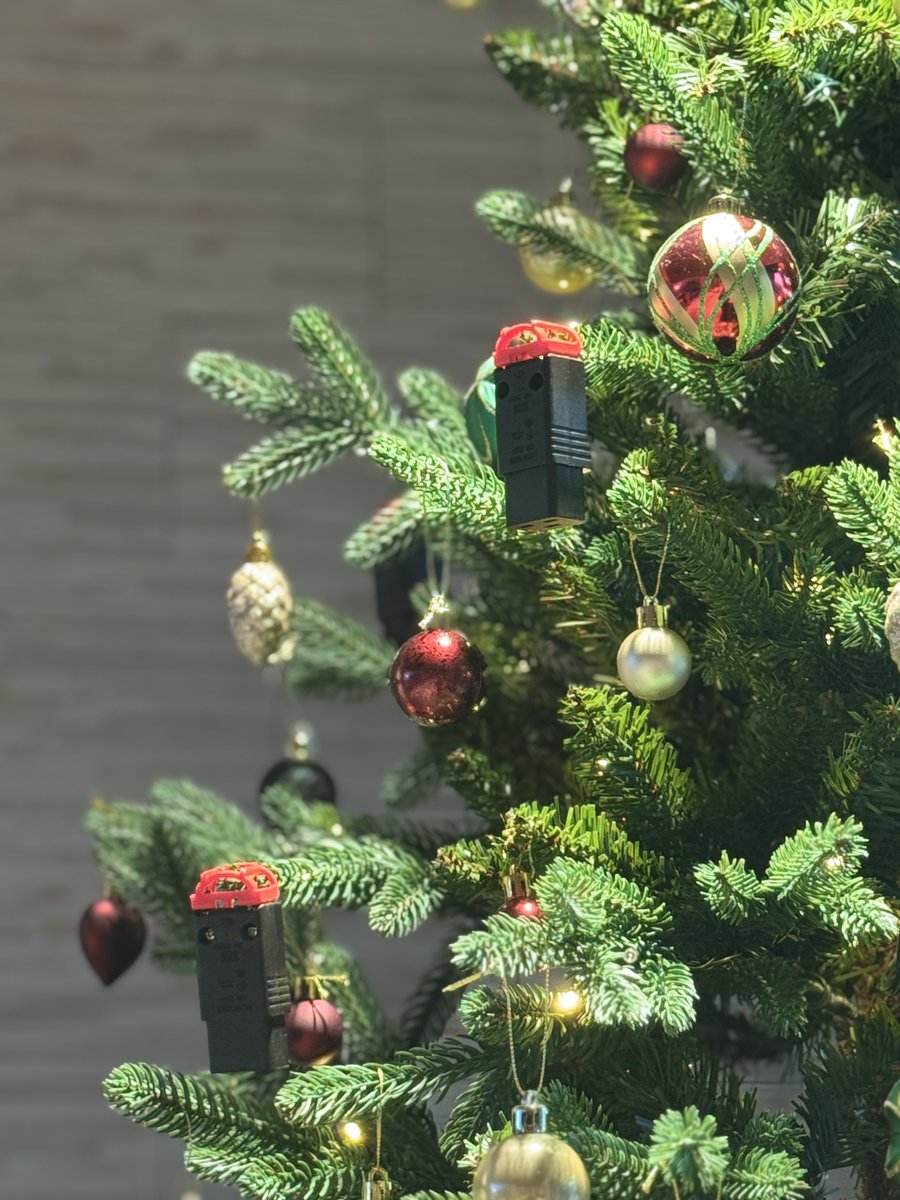 Deck the halls with cables bright,
IEC locks all snug and tight.
Plugs secure, no power fright
Wishing you a connected, cheerful night! 🎄🔌✨