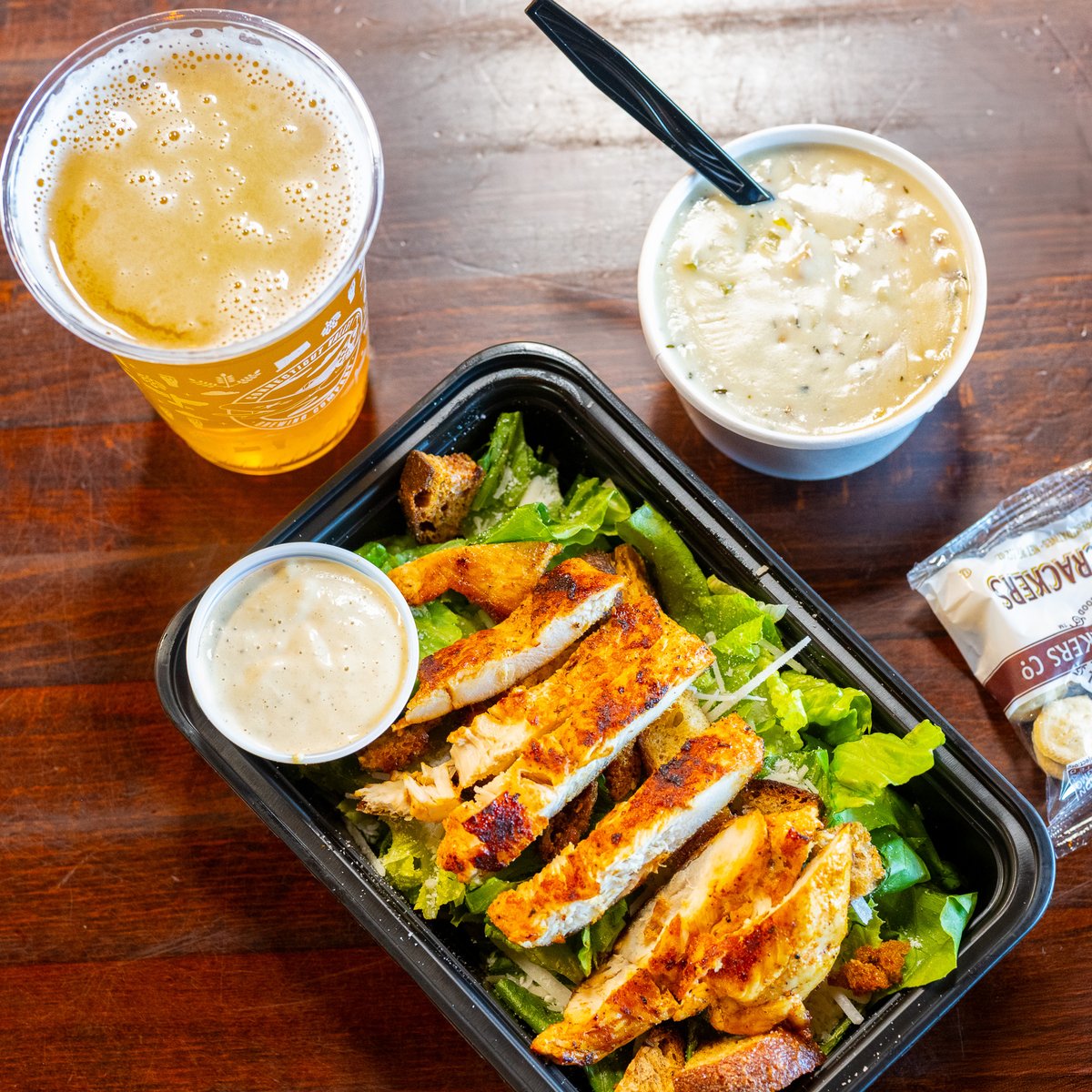 😍 A match made in heaven: our Chicken Caesar Salad + a cup of hot soup! Warm up with us this afternoon and treat yourself to a pint of your favorite beer.

Today's Events:
🖌️Pine Branch &amp; Bulb Painting Class 6:30pm