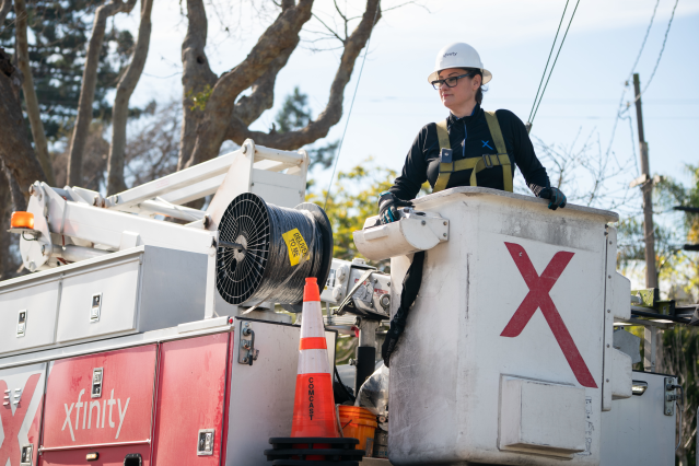 DeShaneHambrick's tweet photo. Reliable, high-speed Internet from Xfinity now available to 12,000 homes and businesses in Poland and Boardman, OH #IWorkForComcast https://t.co/qLPHrLs5UQ https://t.co/bbbp95nmBv