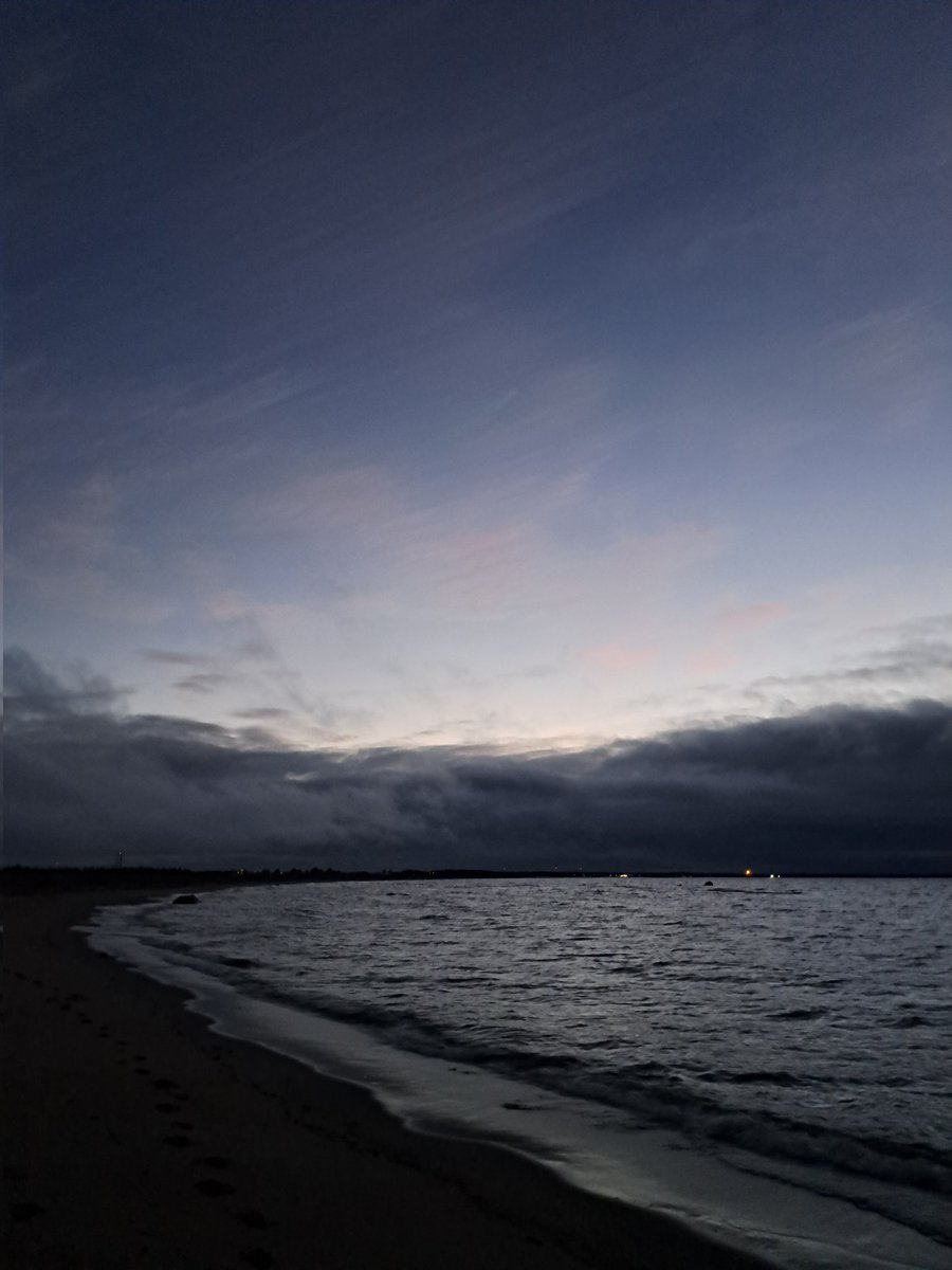 Taas on kaunis ilta. Aallot terapeuttisen hitaita. #Pauha