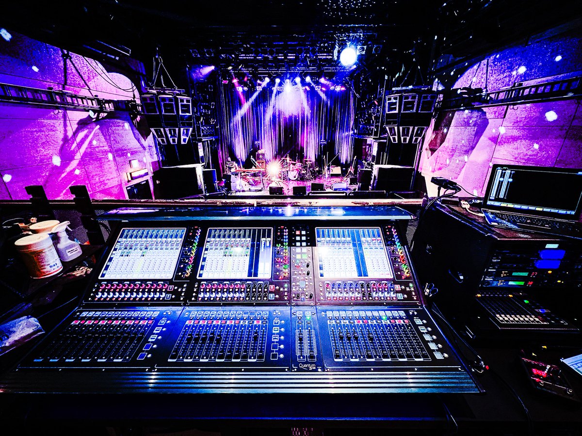 20251205@www
「アーバンギャルドpresents 少年少女のピカレスクツアー」
アーバンギャルド
現地PA❗️
言葉と楽器が紡ぐ空間最高です‼️

今日はありがとうございました‼️