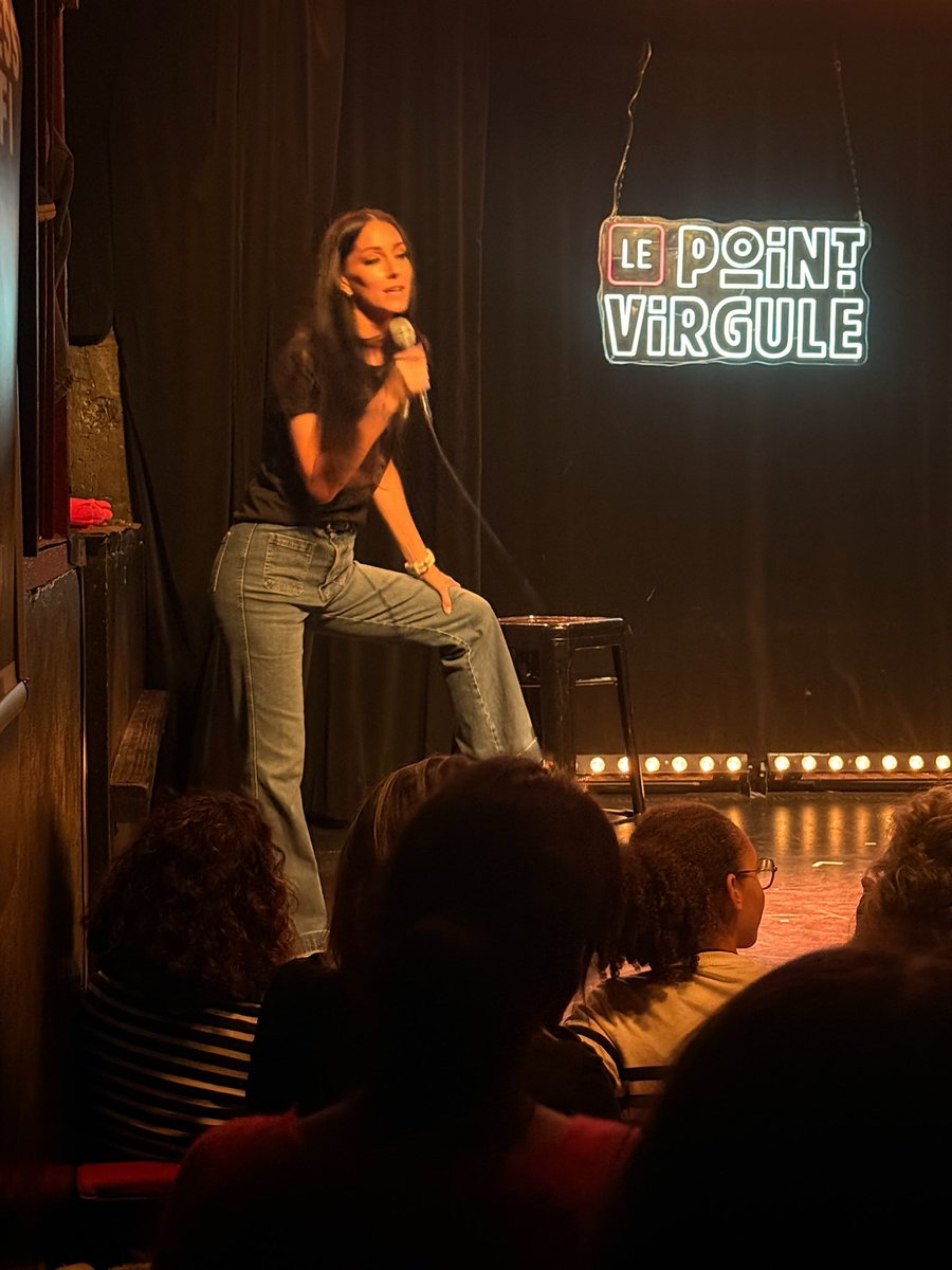 Samedi dernier, j’ai eu le privilège de monter sur la scène du Point Virgule.
Un théâtre mythique de l’humour à Paris, berceau de tant d’artistes que j’admire. Ce fut un bonheur d’y avoir été accueillie!

Pour réserver vos places pour « Le fabuleux destin d’Amélie Paul » :