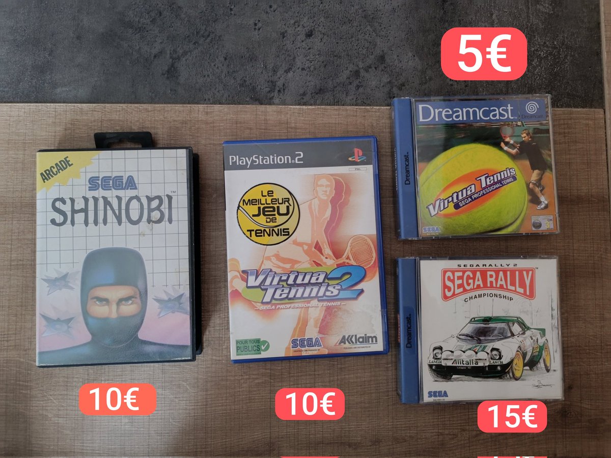 Bonjour , quelques jeux à vendre et une #Nintendo GameCube avec 3 manettes .
#retrogaming #sega #playstation