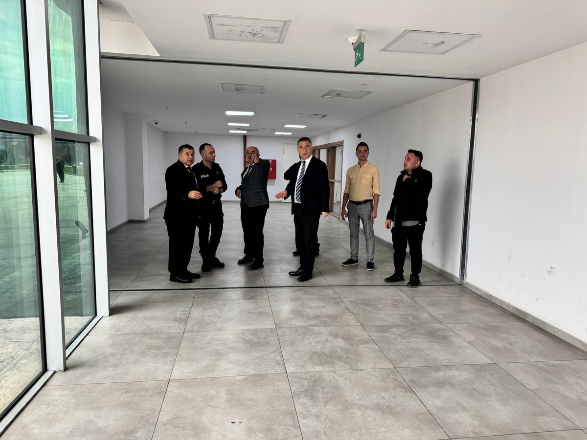 İl Müdürümüz Mehmet TANRIÖVER, Kepez Kaymakamı Sn. Suat DERVİŞOĞLU’ nu makamında ziyaret etti. Sağlık SGM ile Mali Hizmetler' de görev yapan personellerimiz için sağlanan yer tahsisi nedeniyle Sn. Kaymakamımıza şükranlarımızı sundu. Kıymetli ev sahiplikleri için teşekkür ederiz.