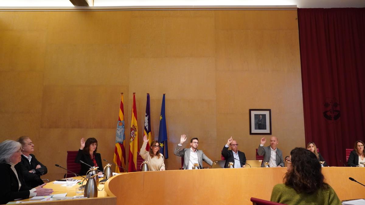 El Consell Insular aprova de manera inicial el pressupost general per a l’any 2026 📄

El pressupost presenta un estat d'ingressos i despeses per un import que supera els 184 milions d'euros. 

Segueix llegint: cime.es/Contingut.aspx…*