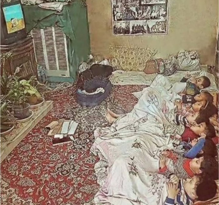 Its_mairu's tweet image. THAT ONE NIGHT IN NANI KA GHAR WITH ALL THE COUSINS 🥹❤️