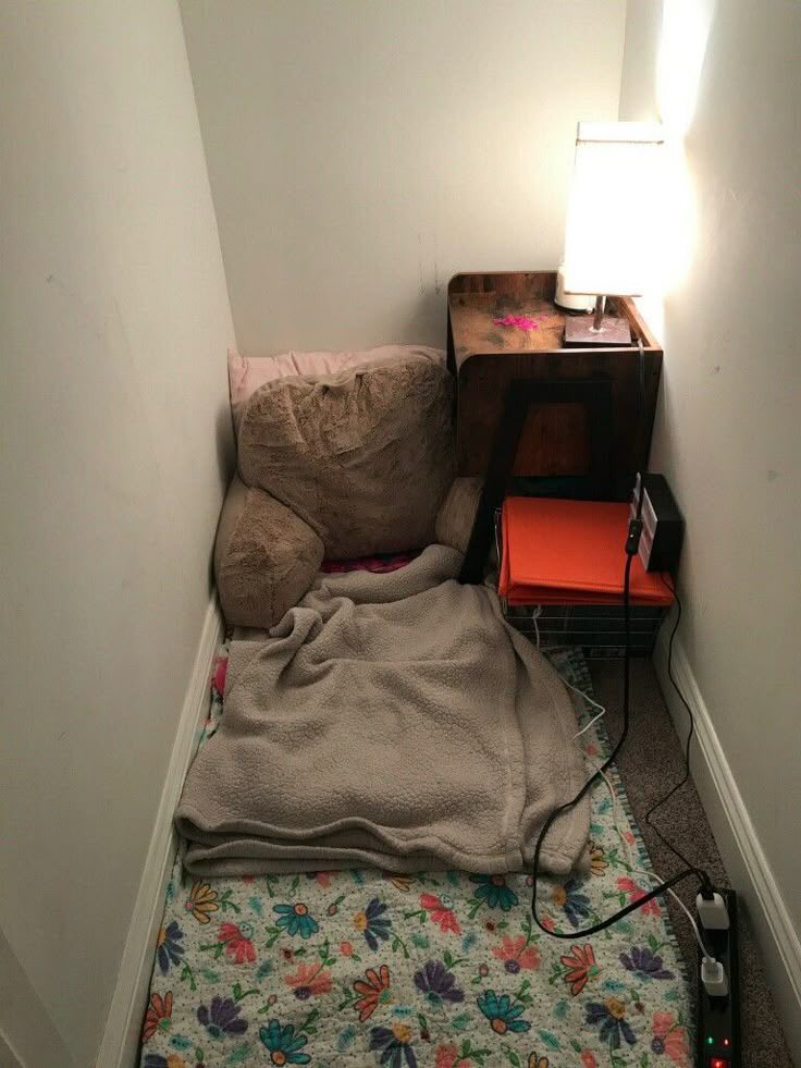 هل توافق تجلس هنا لمدة شهر بدون جوال مقابل مليون ؟؟؟