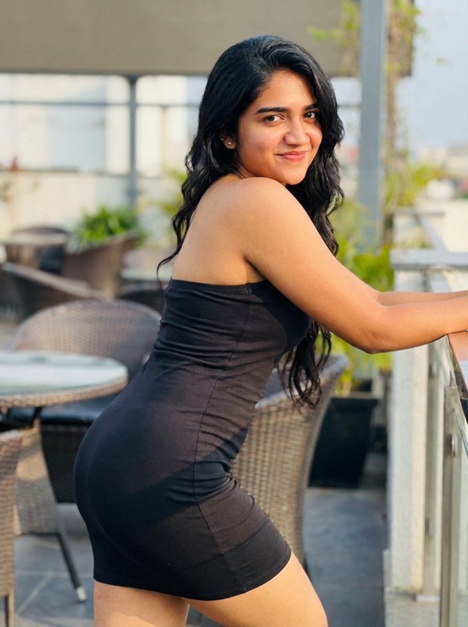 G7VKfxOWMAAA3AI?format=jpg&name=900x900