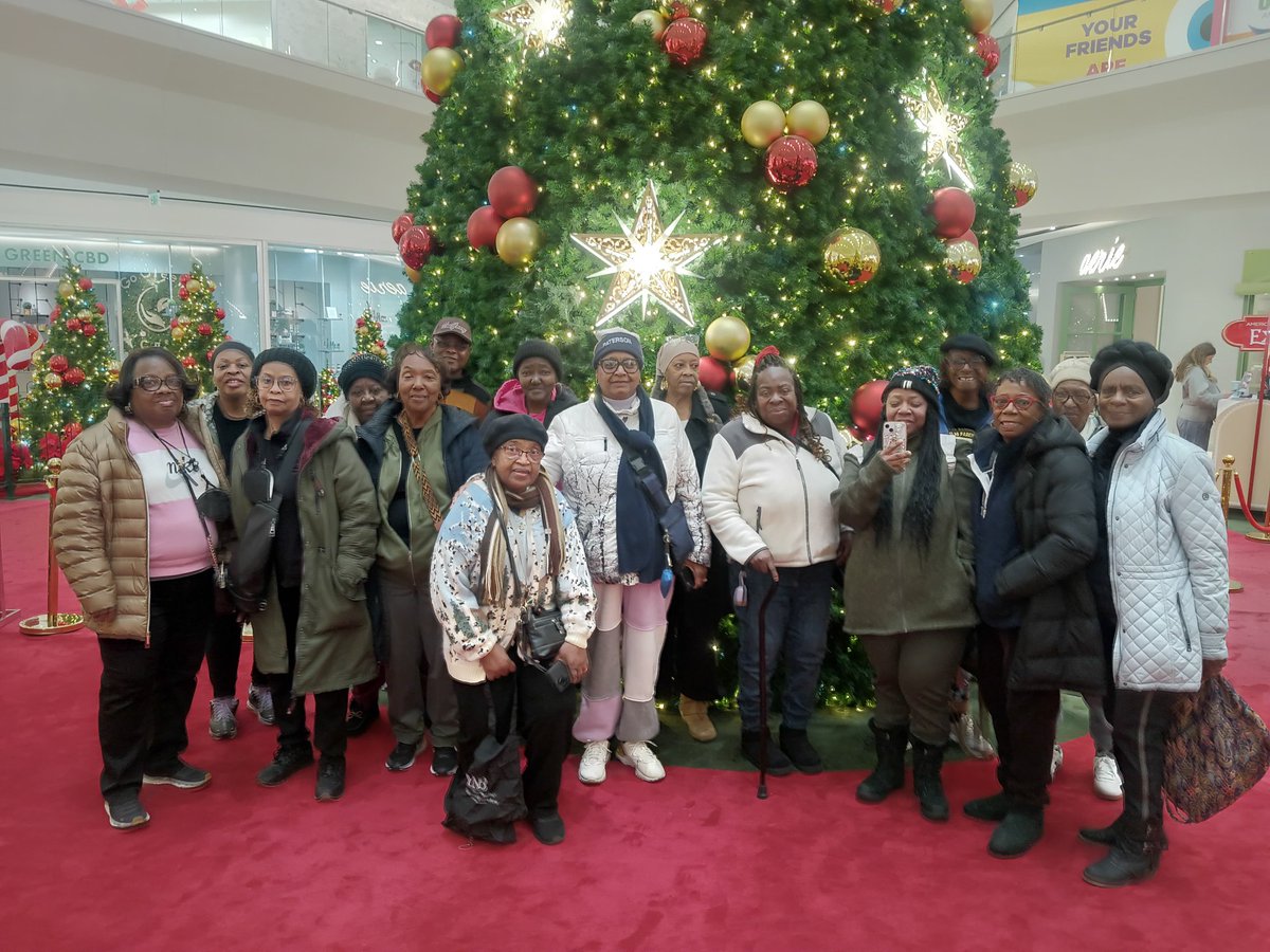 BenjieWimberly's tweet photo. Paterson Recreation Seasoned Citizens had a great time Christmas shopping @americandream Mall yesterday! #PatRec #SeasonedCitizens #AmericanDream https://t.co/ww5bcQb7y3