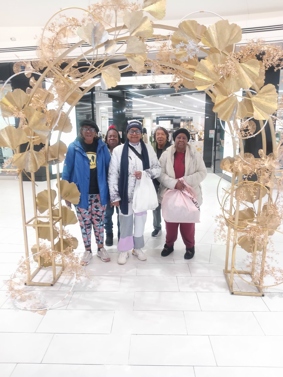 BenjieWimberly's tweet photo. Paterson Recreation Seasoned Citizens had a great time Christmas shopping @americandream Mall yesterday! #PatRec #SeasonedCitizens #AmericanDream https://t.co/ww5bcQb7y3