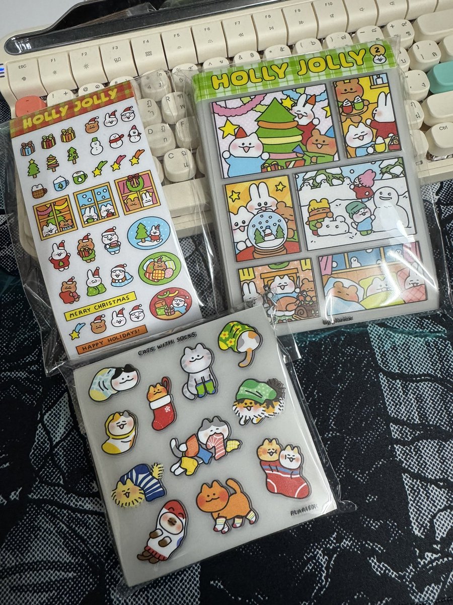 สติกเกอร์มาแล้วค่า ☺️
กำลังทำเมนูนะคะ
P13-14 #YOLOARTFEST2025