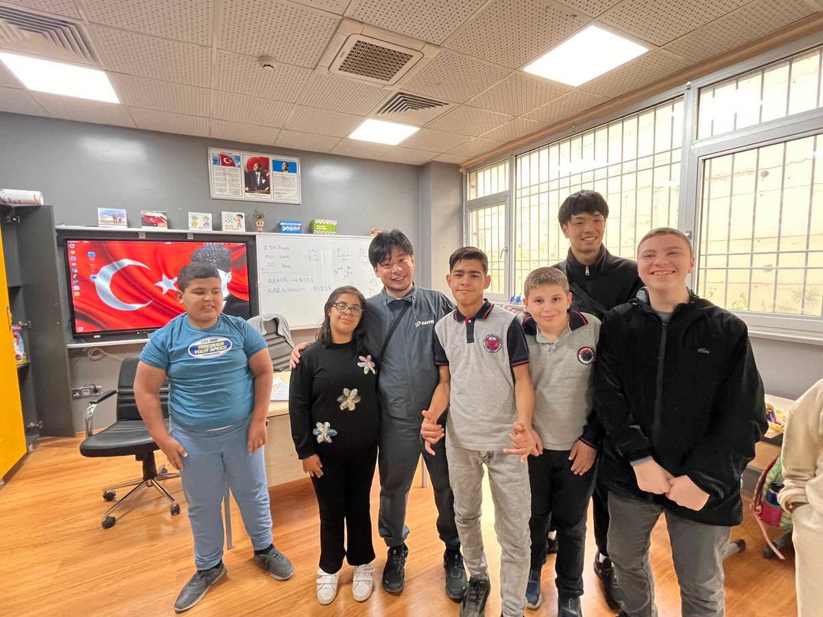 3 Aralık Dünya Engelliler Günü, para taekwondo millî sporcumuz Osman Ertürk ve Japon para taekwondo sporcularımız okulumuzu ziyaret etti. 🏆<a href="/Gaziantep_MEM/">Gaziantep İl Millî Eğitim Müdürlüğü</a> <a href="/gantepvaliligi/">Gaziantep Valiliği</a> <a href="/SehitkamilMEM/">Şehitkamil İlçe Milli Eğitim Müdürlüğü</a> <a href="/Sehitkamilkyk27/">Şehitkâmil Kaymakamlığı</a> <a href="/M_A_Tiryakioglu/">Mehmet Ali TİRYAKİOĞLU🇹🇷</a> <a href="/Dr_Onderarpaci/">Dr. Önder ARPACI</a> <a href="/Okansarikaya06/">Okan Sarıkaya</a>