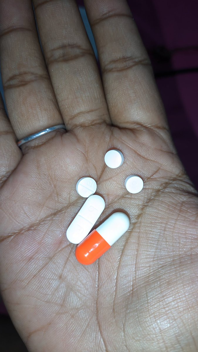 beberapa bulan ini tiap bulan selalu setor muka ke klinik

tahun depan jangan ya mik ☺️