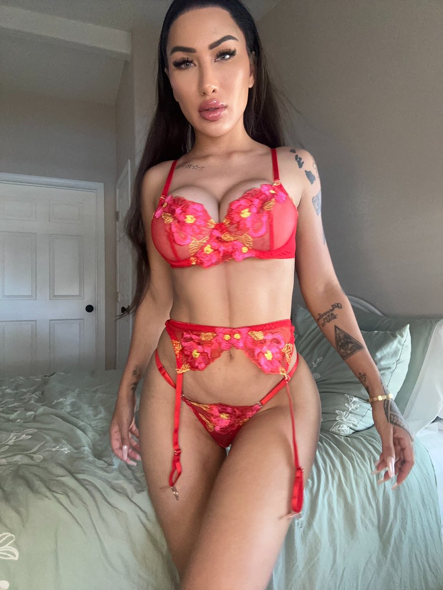 amia miley tweet media