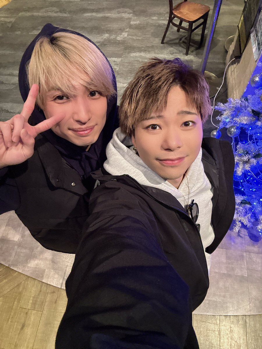 VELLE_kazuki's tweet photo. .
ハック主催ありがとう!!
トリ前しっかり盛り上がってくれて良かった☺️
今年ラストの人様の対バン🔥楽しんでくれたみんな12月28日BIGCATで会いましょう❤️🔥
ハック読んでくれてありがとう😊
#ベルエージェー
#今思ったけど
#8BE って"八蜂"って意味やん
#えっと
#やとしても意味わからん
. https://t.co/XahEexQvBp