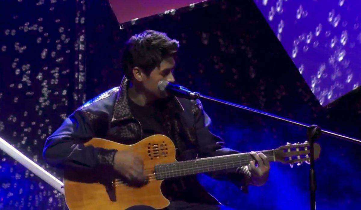 so proud of u, wow now gitarista naman siya

DUSTIN YU GRAND FANFEST
