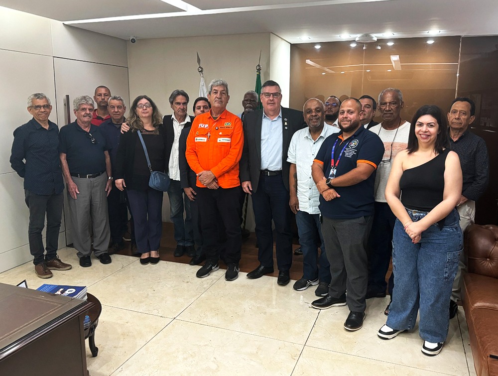 A Conttmaf reuniu, nesta quarta (3/12), entidades representantes de trabalhadores da economia do mar para debaterem meios de combater a atuação oportunista de grupos que buscam criar sindicatos sem base e invadir representações já existentes e atuantes:
instagram.com/reel/DR0Q852gf…