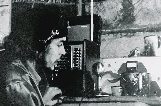 eumelin5's tweet photo. Un día como hoy del año 1958, sale al aire la planta radial 8CR de la columna del “Che”. El enlace con la Sierra Maestra podía obviar ahora la lentitud de los mensajes transportados de mano y podría hacerse directamente.  #CubaViveEnSuHistoria. https://t.co/nd4rrN9eC1