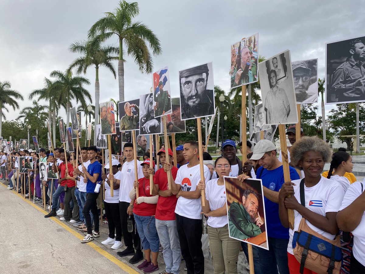 Este 4 de diciembre la Empresa Universal Santiago de Cuba junto al pueblo santiaguero y el sector del Comercio,la Gastronomía y los Servicios,rinde tributo a nuestro líder histórico #FidelCastro
#100AñosConFidel
#ComercioCuba
#SantiagoDeCuba
<a href="/BeatrizJUrrutia/">Beatriz Johnson Urrutia</a> 
<a href="/BetsyDazVelzqu2/">Betsy Díaz Velázquez</a>