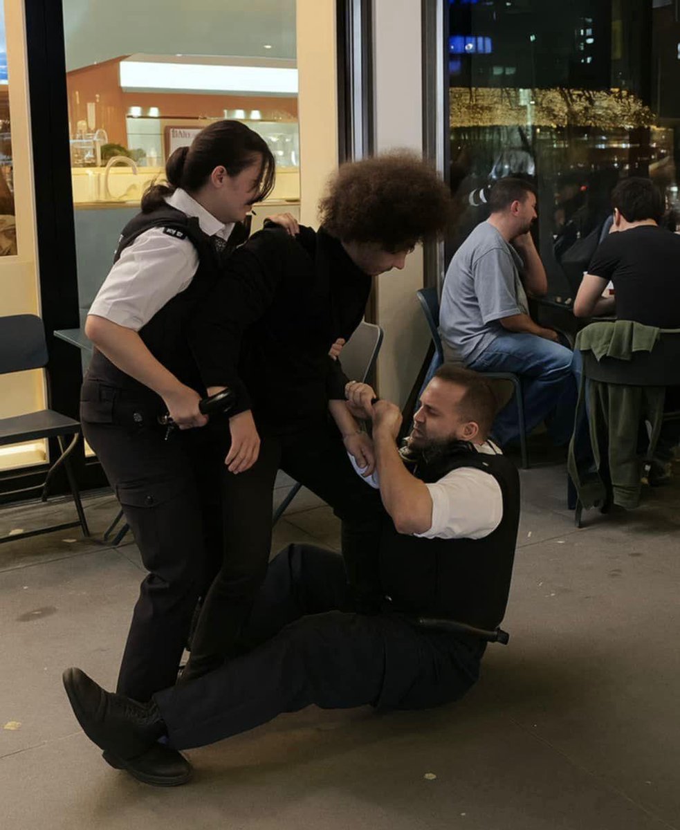 رسمياً: براءة البطل احمد عبدالقادر ميدو في القضايا الملفقة ليه في إنجلترا
#براءة_البطل_احمد_عبدالقادر