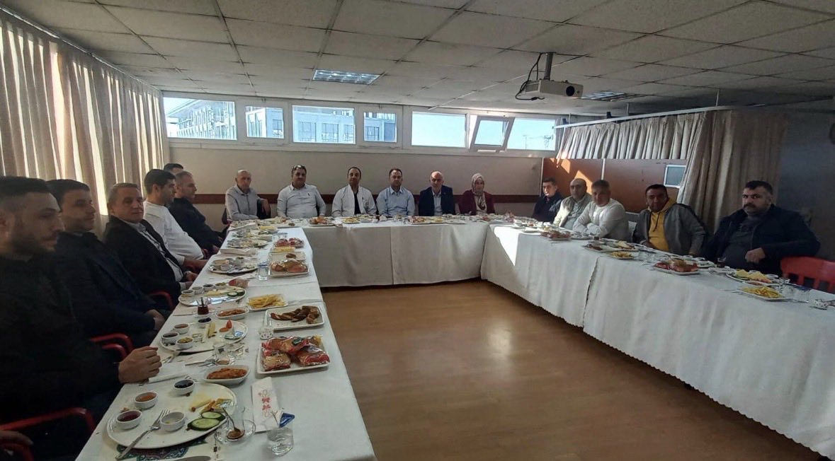 Op.Dr. Seyit Özdemir ve Soner  beyi makamda yönetim ve temsilcimiz ile birlikte ziyaret ederek sağlıkla  yenilikler ile  bilgiler ve üyelerimiz adına yaptığımız protokolü hakkında konuştuk . bizleri misafir eden başta Op.Dr.Sait Özdemir ve yönetimine Şubem  adına teşekkür ederiz.