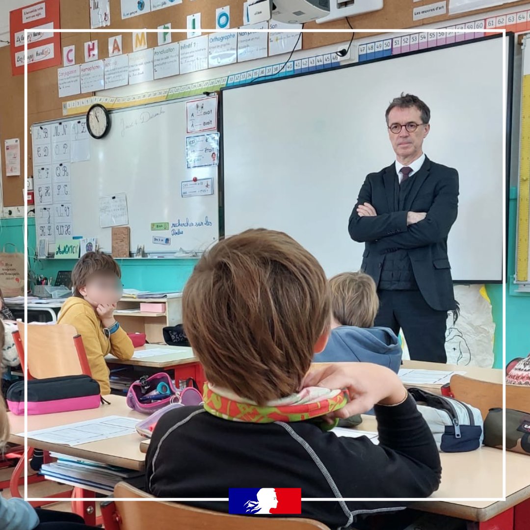 acgrenoble's tweet photo. 🏫 À St-Gervais (@Dep_74), le recteur en immersion dans des classes uniques, au cœur de la montagne ! 🏔️

L'école de Bionnay et du Mt Joly illustrent le dynamisme de ces territoires ✨: échanges sur le patrimoine local et la notion d'habitat en géographie, avec le maire @PEILLEX https://t.co/6MJjueGtqM