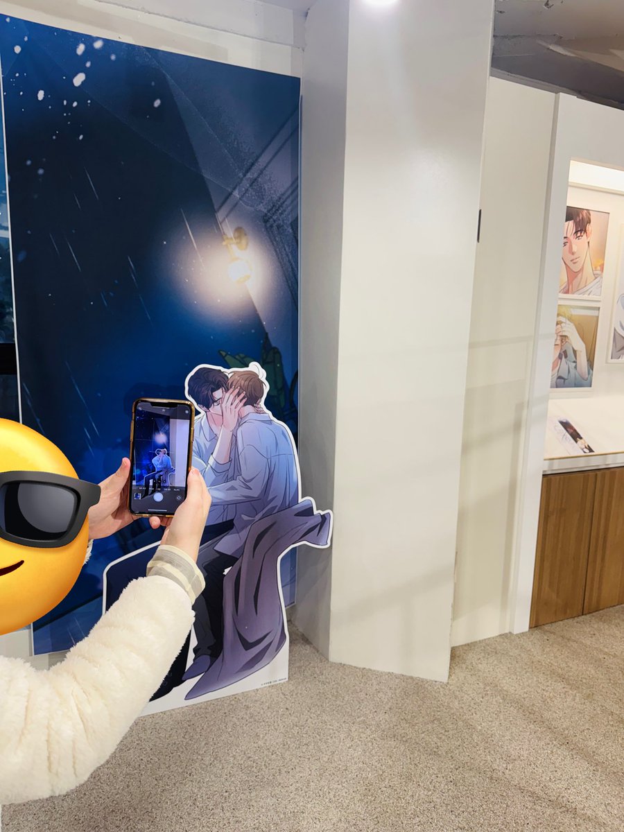 오늘 모펀 서교점에 먼저 들렀다갑니다🧡 크리스마스🎄분위기로 멋지게 꾸며주셔서 팀 미필고도 즐겁게 구경했답니다! 방문하시는 분들께서도 행복한 추억 많이 만드시기를 바라며🎄🧡(우섭뽀뽀를 도촬하는 ㄱㅈ를 도촬한 ㅇㅌ님🤣 #미필고 #웹필고 #모펀