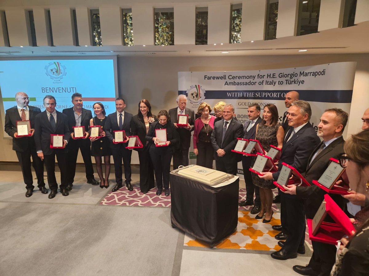 ItalyinTurkiye's tweet photo. L’Amb. @margiodi è intervenuto all’evento di commiato al termine del suo mandato organizzato a Istanbul dal Presidente @ciimeurasiamed @AldoKaslowski.
Un momento per ripercorrere 4 anni di  lavoro e ribadire il valore della piena sinergia tra tutte le componenti del Sistema🇮🇹in🇹🇷 https://t.co/RpIxVly7r0