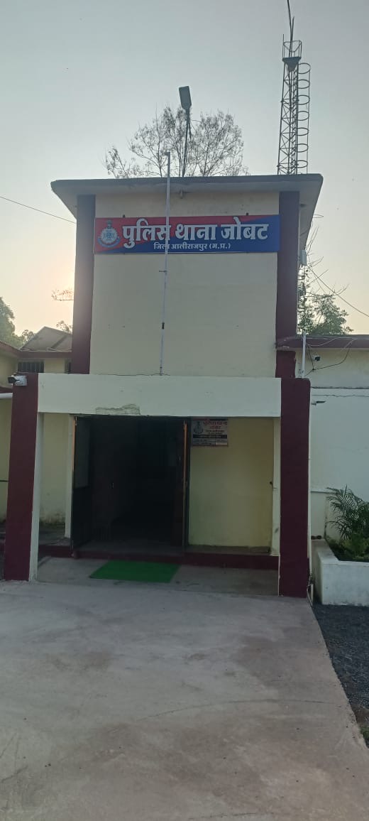 थाना जोबट में नाबालिग से जुड़ा वीडियो वायरल करने पर धारा 79, 72 BNS, धारा 74 JJ Act, धारा 66E, 67, 67A IT Act के तहत मामला दर्ज । 02 आरोपी गिरफ्तार |
पुलिस की अपील: नाबालिग का आपत्तिजनक फोटो वीडियो साझा न करें—यह दंडनीय अपराध है।