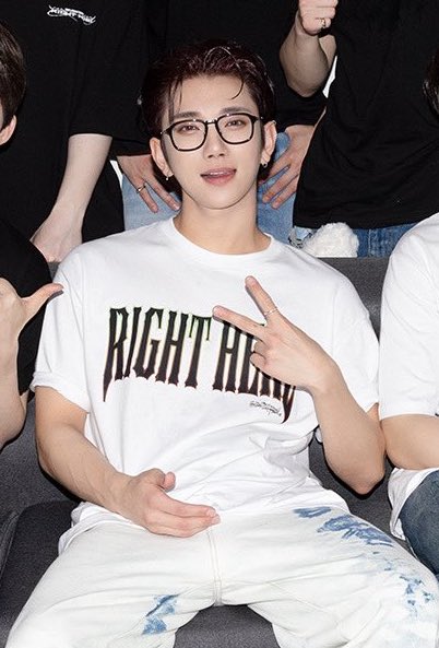 diorjww's tweet photo. JOSHUA HONG CAN U NOT?!? https://t.co/3Y4ix3NGBe