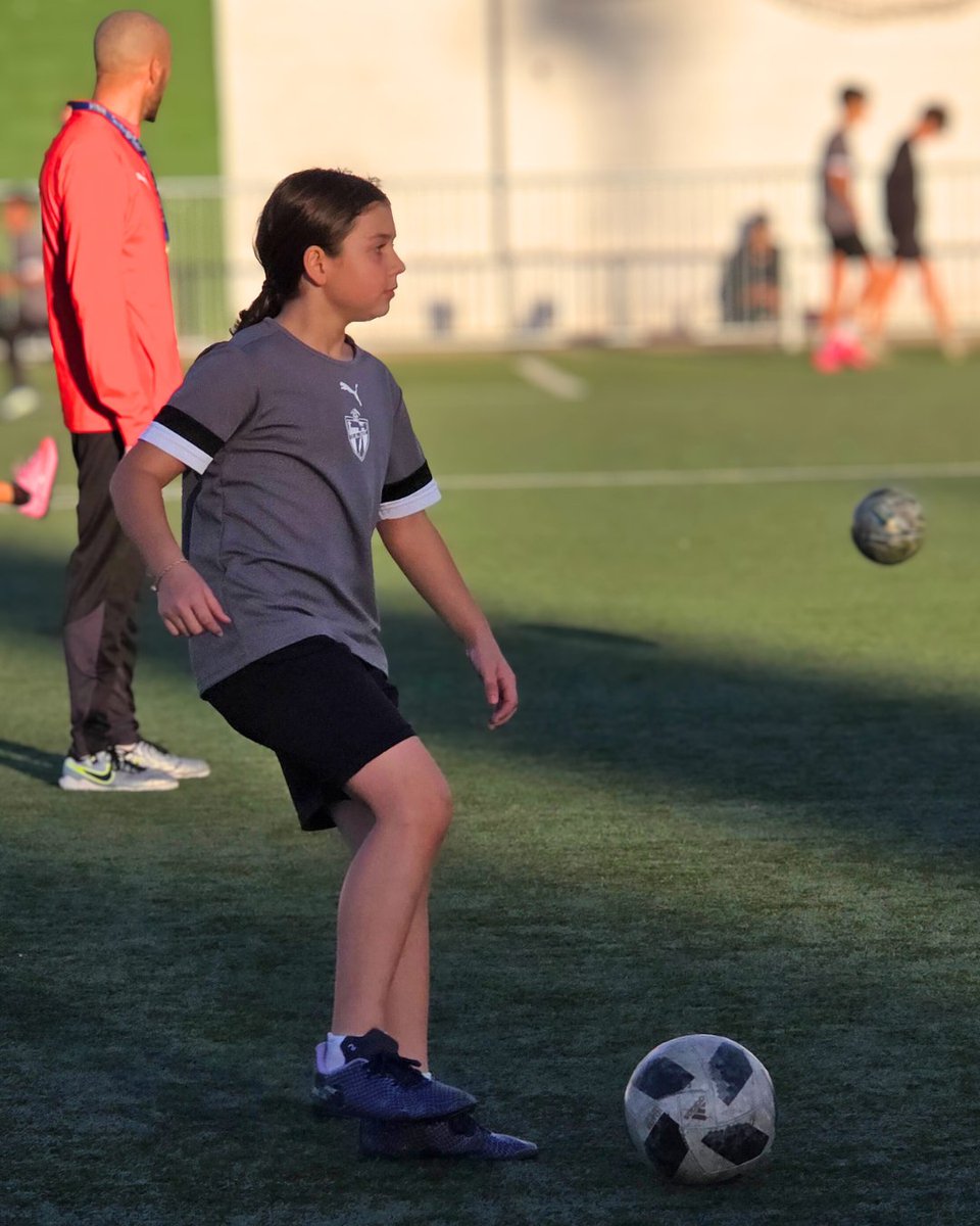 EscuelaAlBasit's tweet photo. ⚽️ Crecer, aprender y disfrutar del fútbol.
En nuestra escuela, los entrenamientos se viven con la máxima motivación 🔥
#FútbolBase #EscuelaDeFútbol #PasiónPorElFútbol #Albasit https://t.co/sGorABTYiM