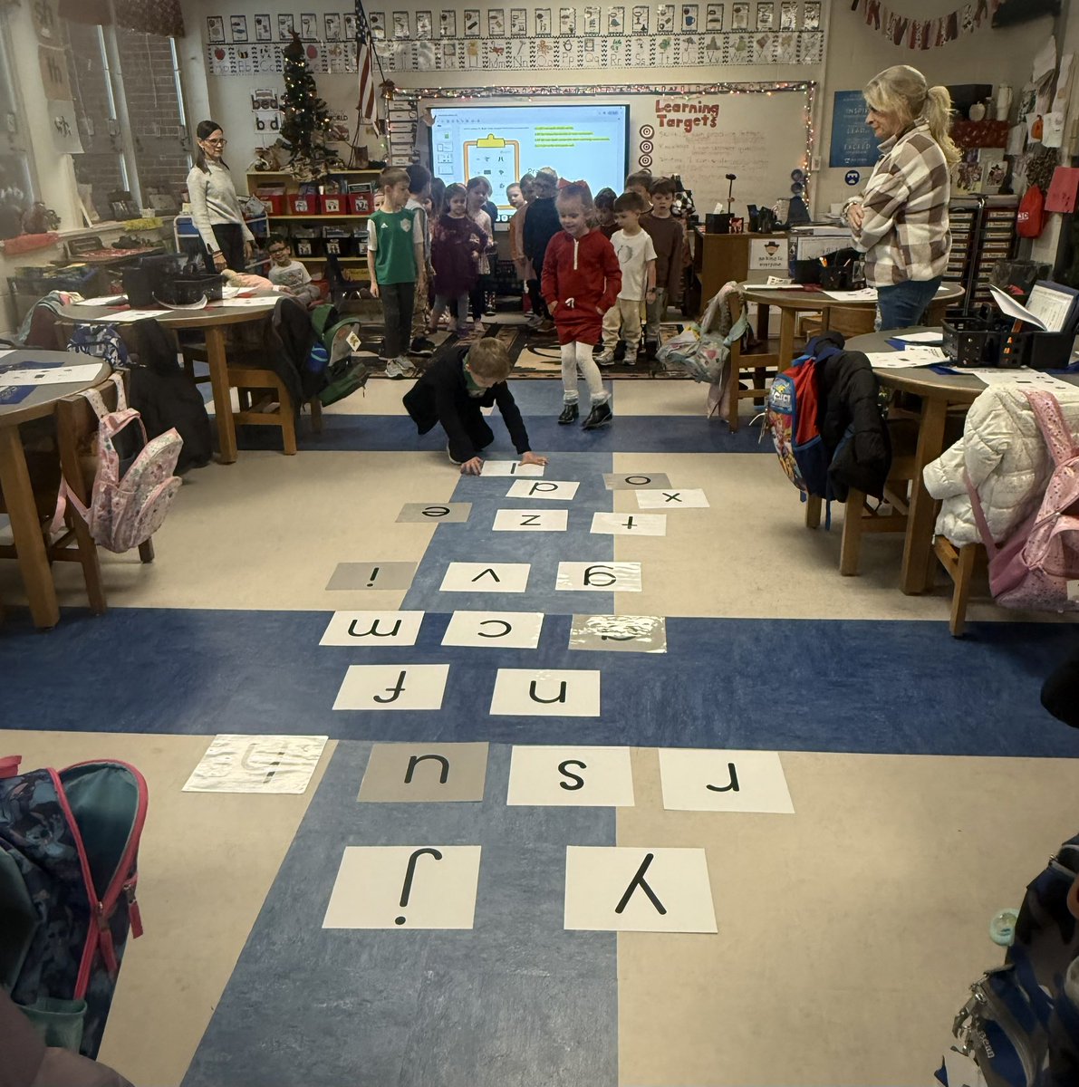 carriebholloway's tweet photo. Working on Sound Sprints and then moving into chaining in this @Amplify Skills lesson #kcsdropedintoreading #TMGenius https://t.co/UJTKVq33UB