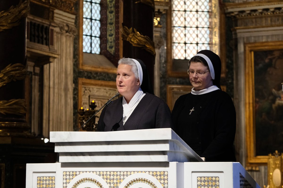 polskifrfr's tweet photo. Pod koniec listopada siostry nazaretanki z całego świata spotkały się w Rzymie z okazji zakończenia wyjątkowego jubileuszu. Obecne były polskie nazaretanki pracujące na ziemi francuskiej wraz z przedstawicielami Stowarzyszenia Najświętszej Rodziny.

🫴https://t.co/qs5U5W3dn2 https://t.co/eyn6K8m58q