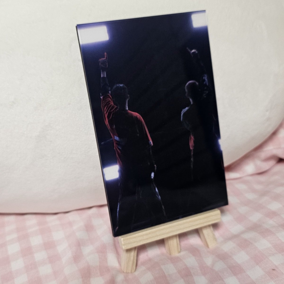 <a href="/1122StarryNight/">𝟭𝟭𝟮𝟮𝑺𝒕𝒂𝒓𝒓𝒚𝑵𝒊𝒈𝒉𝒕</a> 

통판으로 산 액자 도착했어요!
제일 좋아하는 뒷모습.. 그러니
복붙음원을얼른내놓아라